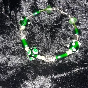 Green beaded glass bracelet
